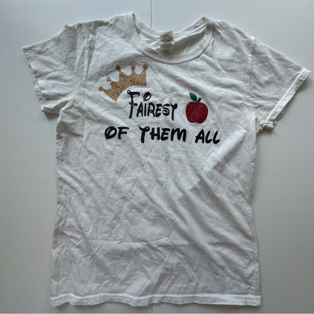 Disney Snow White inspired white graphicâ print casual shirt womenâs medium